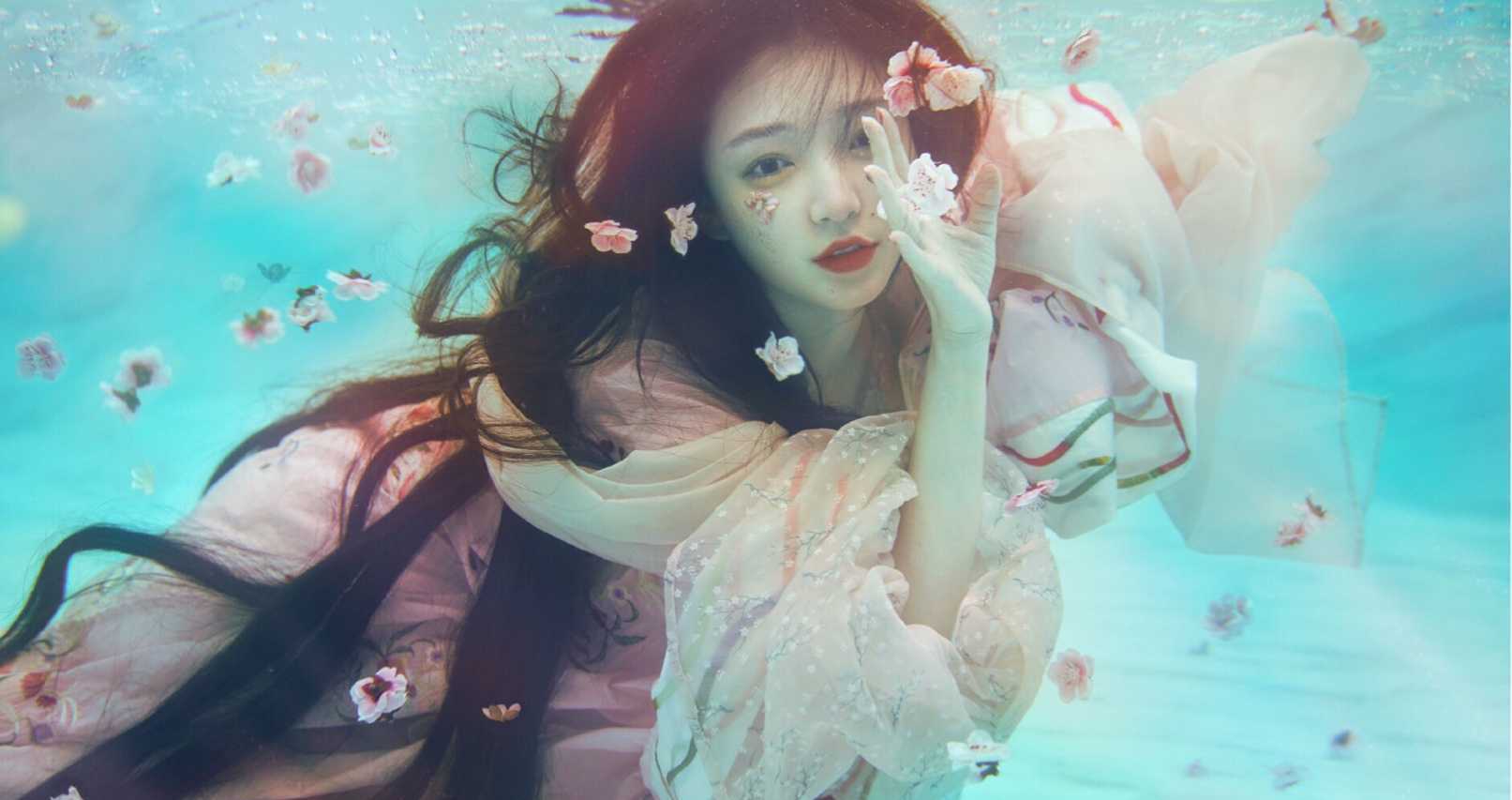 水下绝美汉服视频,汉服水下摄影真的太好看了