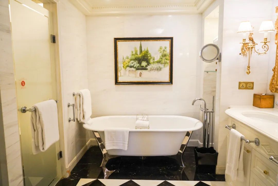 不到两千就能住天津丽思卡尔顿？还能随便吃？这样的羊毛不多了