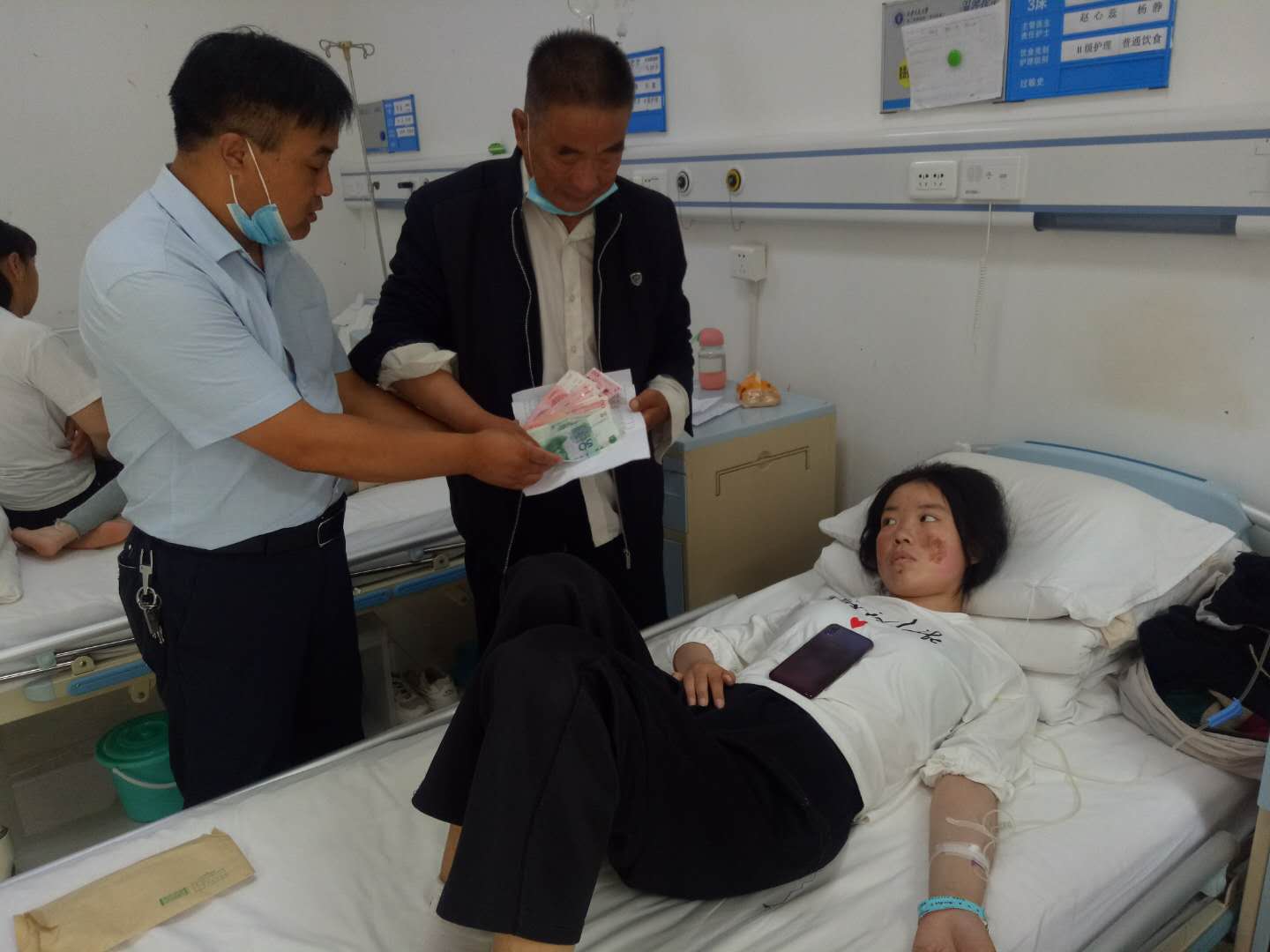 迎七一献爱心,党员献爱心捐款活动通知