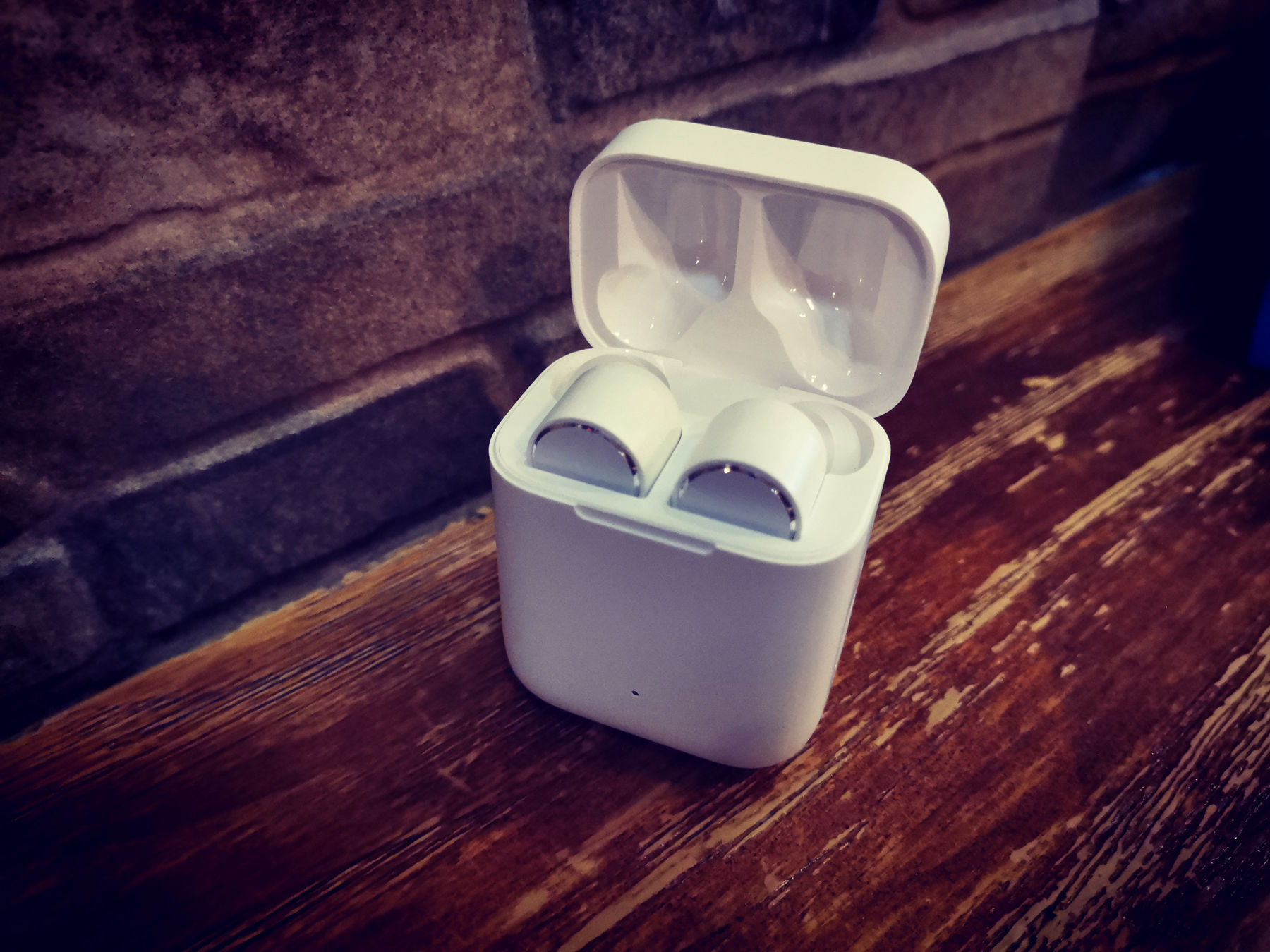 小米蓝牙耳机和苹果airpods2测评,小米蓝牙耳机对比苹果airpods