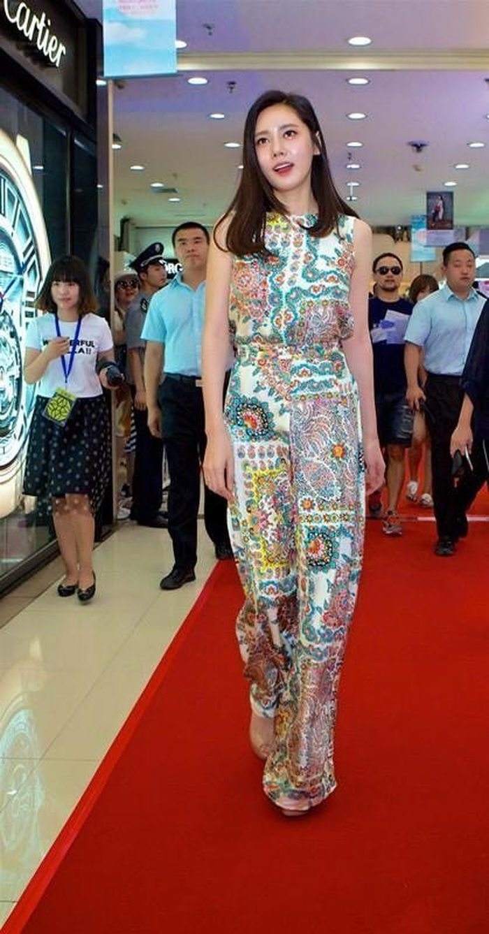 于晓光秋瓷炫蓝色裙子,秋瓷炫一身长裙惊艳全场