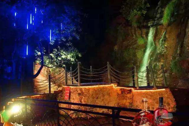 「冬来临·醉温泉」新装怡情谷主楼高级房，早晚2餐+泡38个温泉池