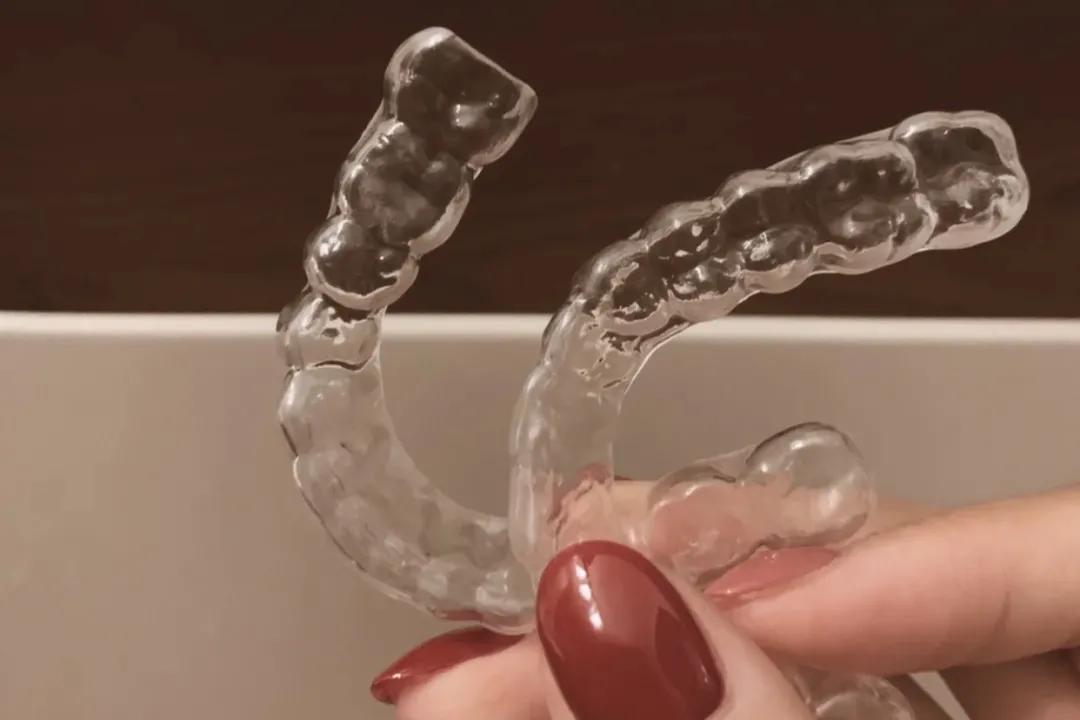 隐形牙套和透明保持器的区别,牙齿保持器和隐形牙套的区别