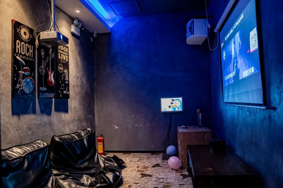 轰趴馆里的小型ktv多少钱,酒店式公寓轰趴棋牌馆