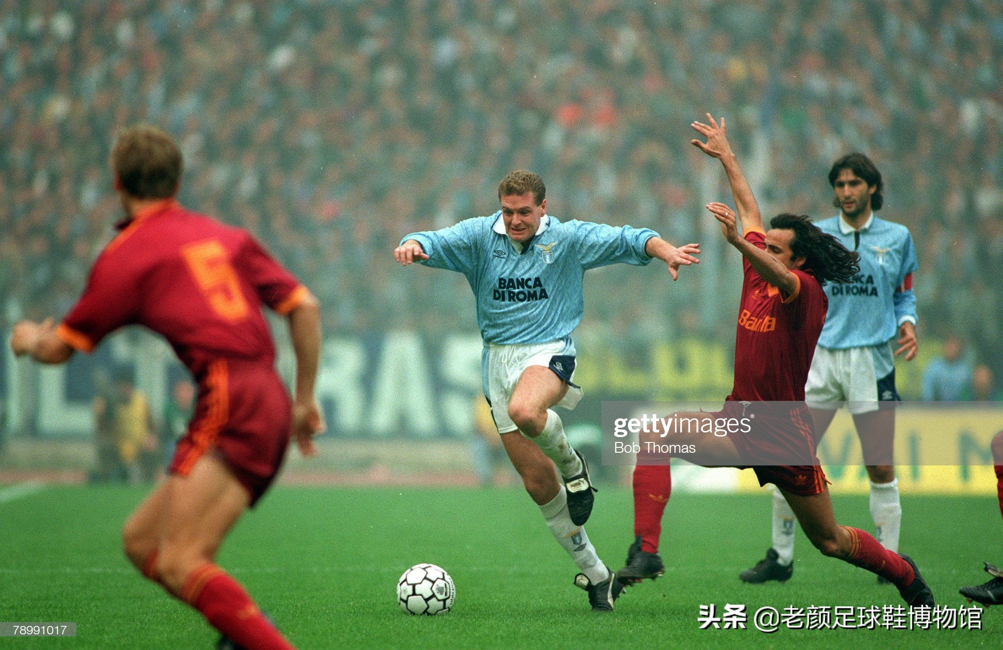 破产酒鬼的球鞋拍卖值6万,加图索的恩人名字成为香港路名