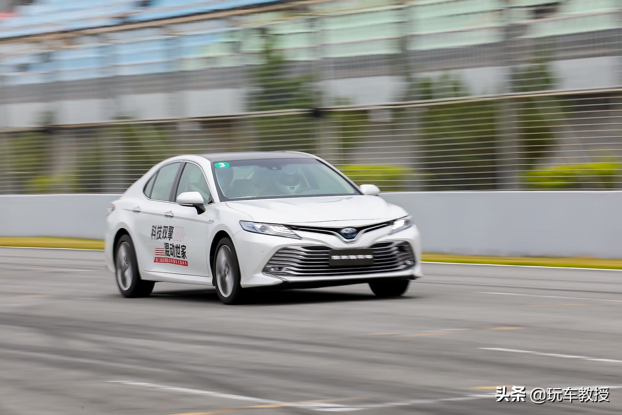 丰田的2.4t混动省油吗,丰田rav4荣放2.5混动版真实油耗