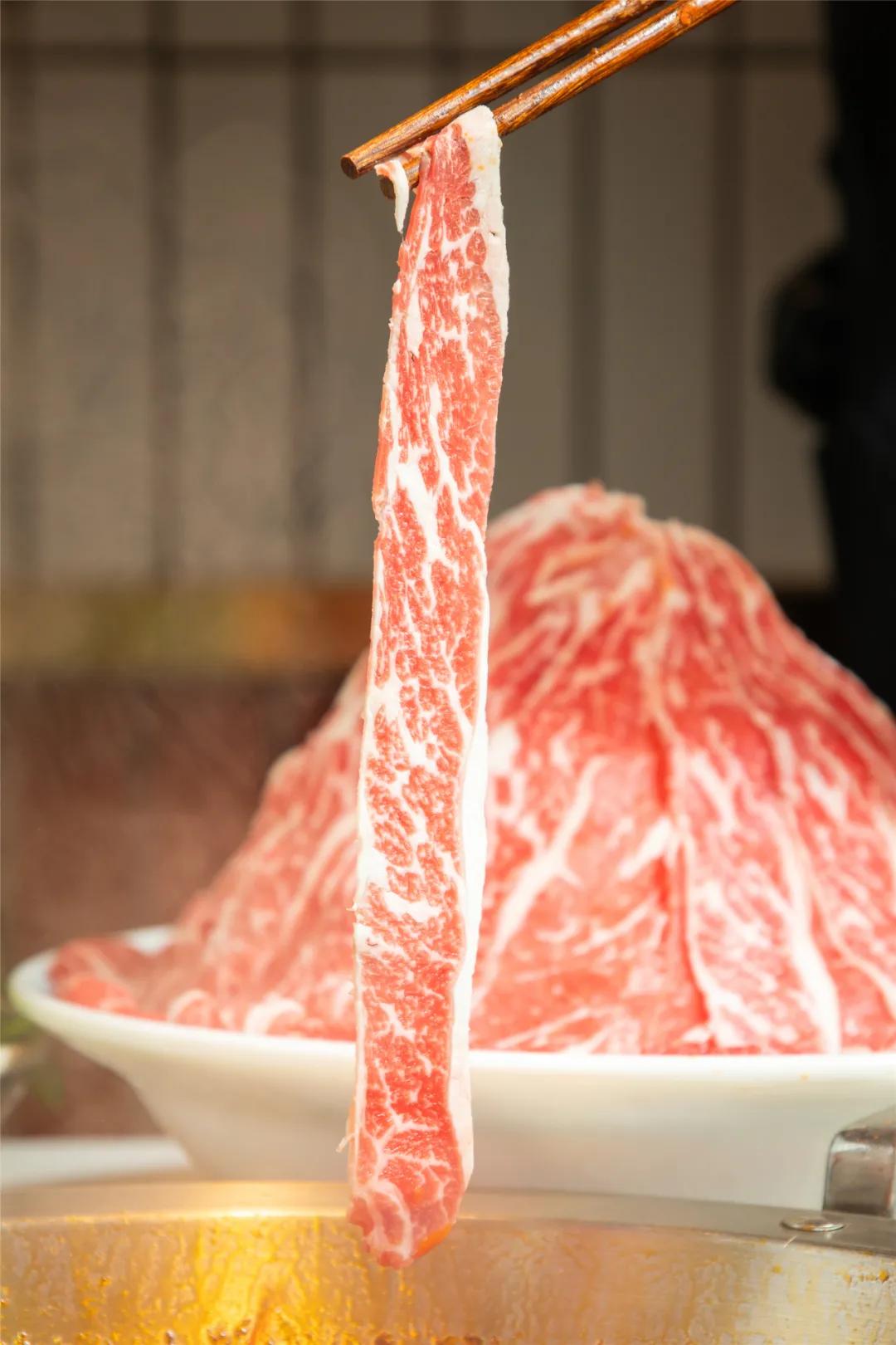 等位2000桌的“卤校长”杀进人广！女生来，免费吃