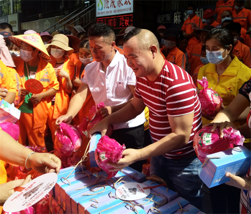 广东惠州：月满中秋艾安琪公司联合“一典心意”公司爱心传千家