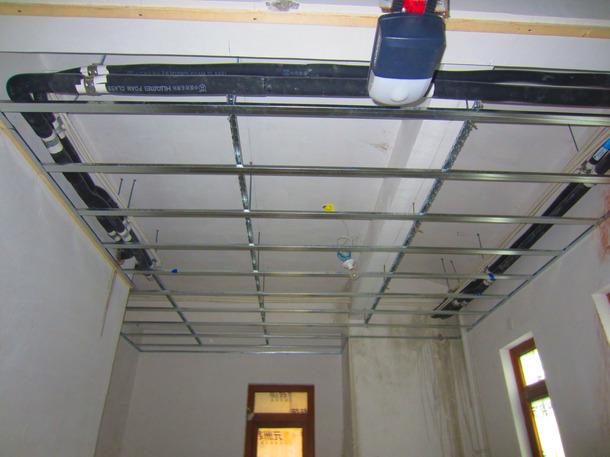 装修吊顶有必要用轻钢龙骨吗,吊顶是轻钢好还是木龙骨好