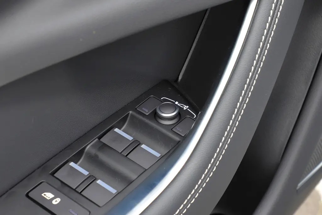 捷豹xel方向盘功能介绍,20年捷豹xel保养灯怎么复位