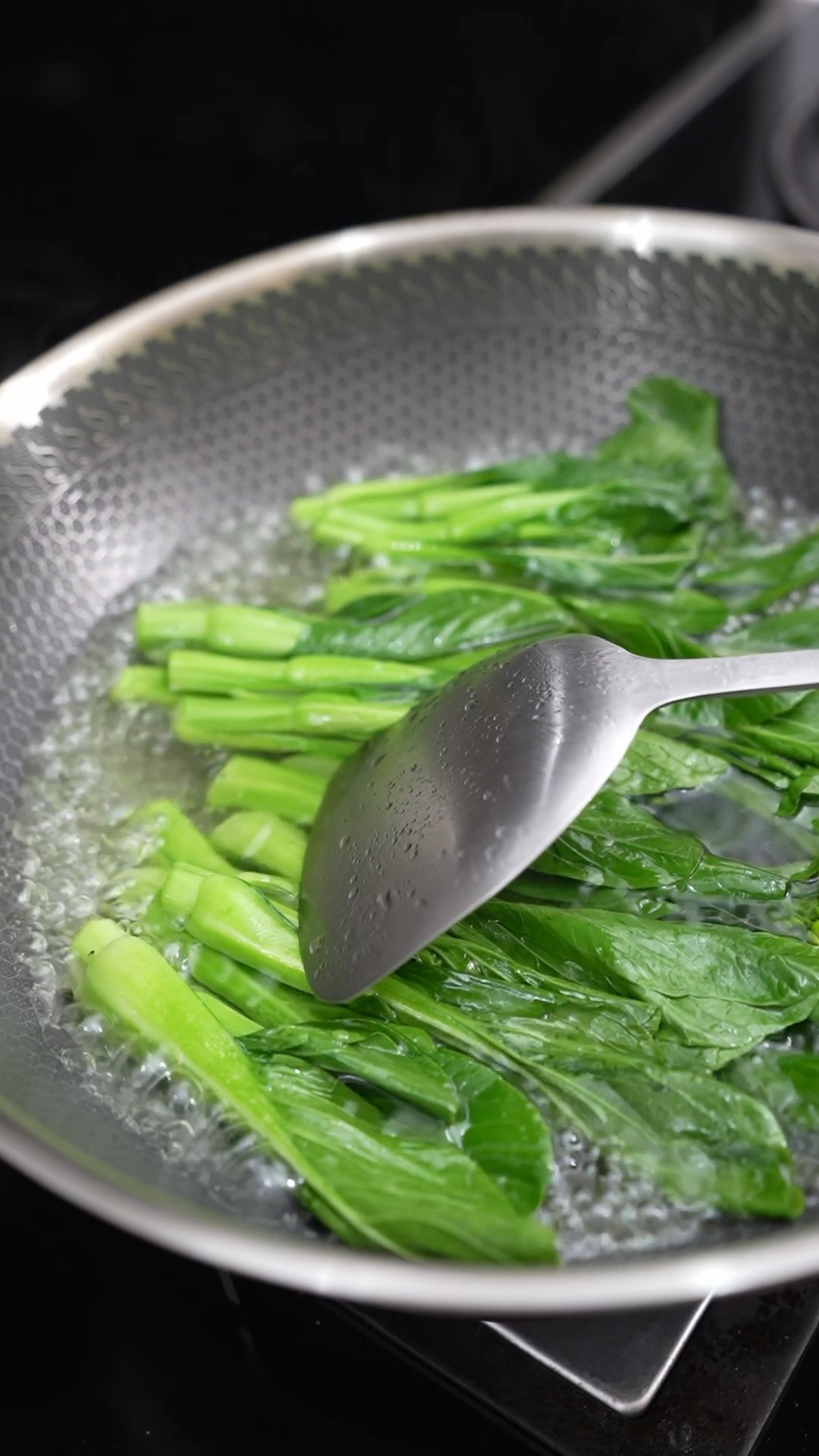 油渣炒菜心这样做最好吃,乐哥油渣炒菜心正宗做法