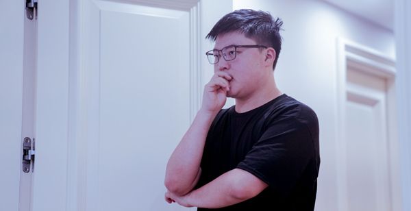 性感Uzi在线脱衣，却被超管警告，网友：这胖子好白呀