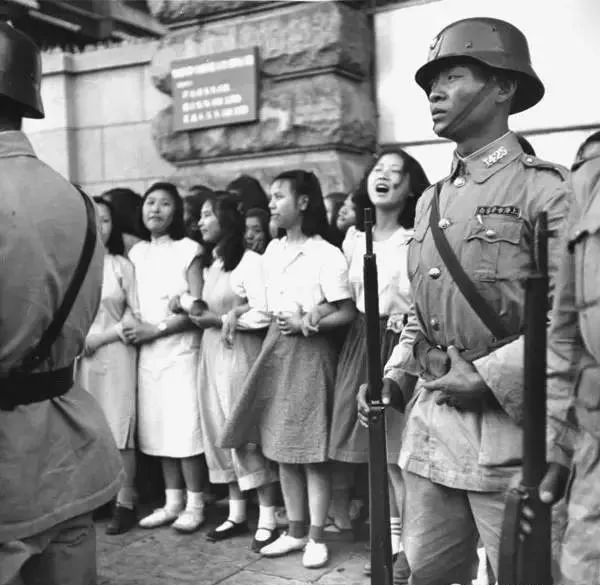 泪崩!1年1张,百年上海,老底子上海人都看哭了!