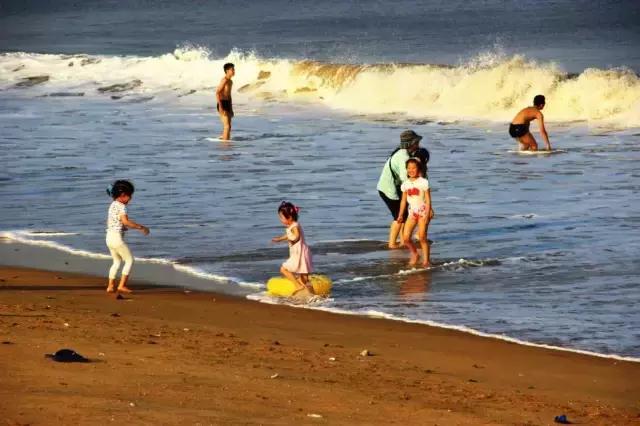 威海国际海水浴场八月份,威海海水浴场夏天