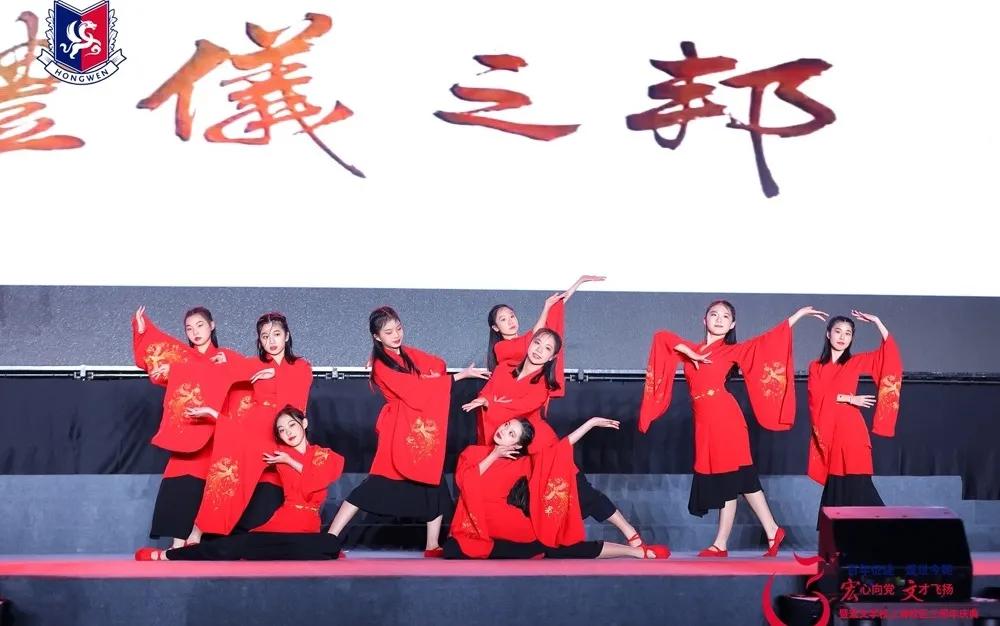 被称为沪上传奇校长,她说出了这所学校在三年内成为黑马的原因