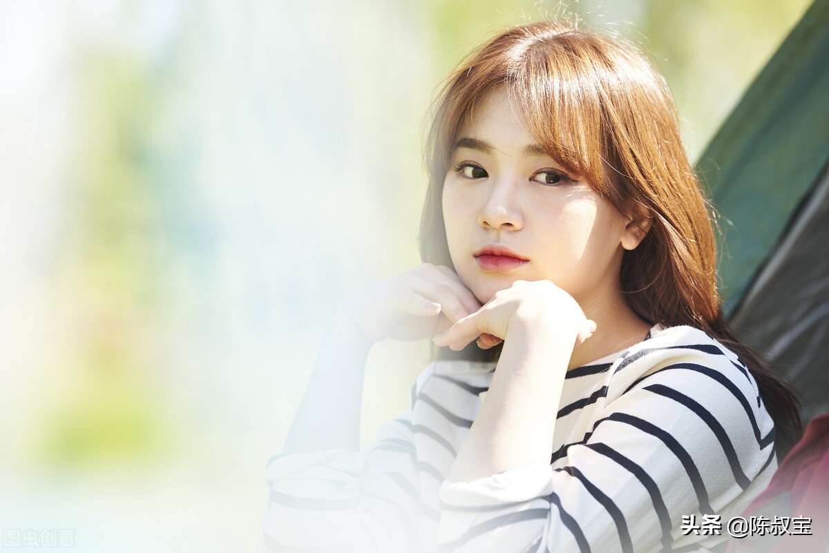 女性主动发微信消息给你,女生主动发微信给你意味着什么