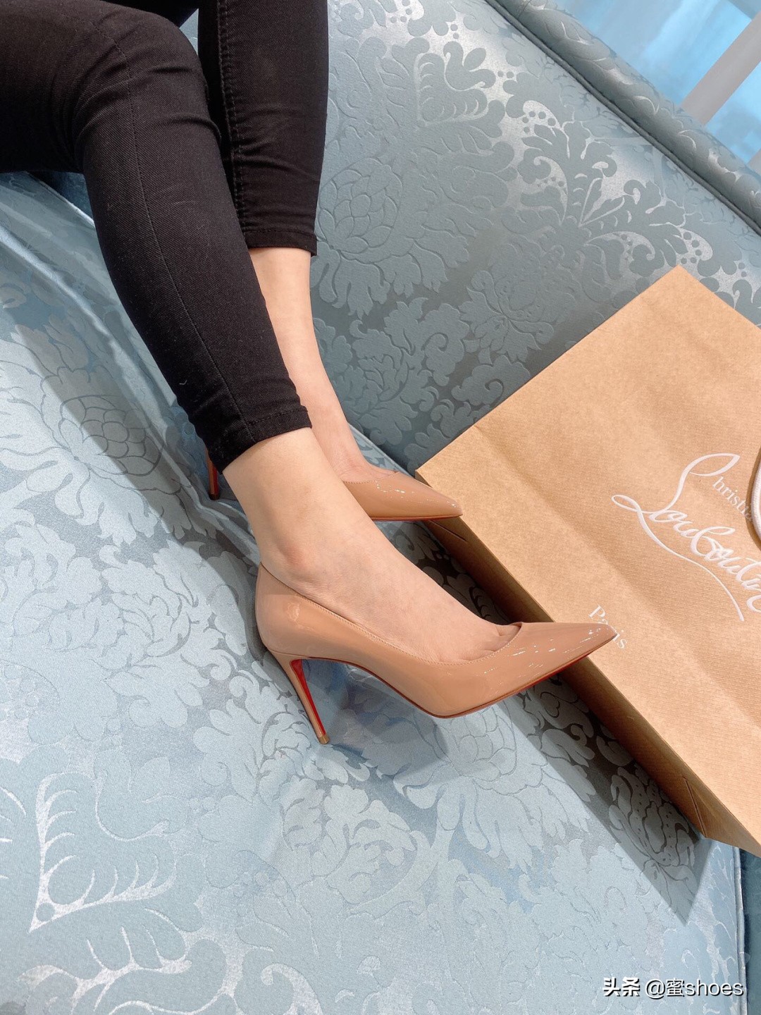 rv和cl哪个更高端,rv和ysl高跟鞋