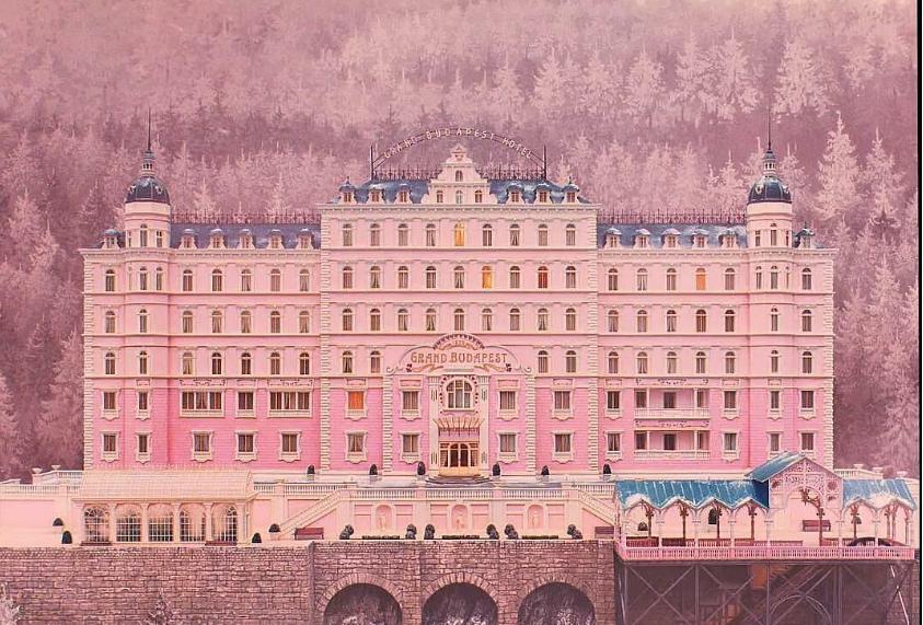 布达佩斯大饭店镜头分析2000字,布达佩斯大饭店色彩画面分析