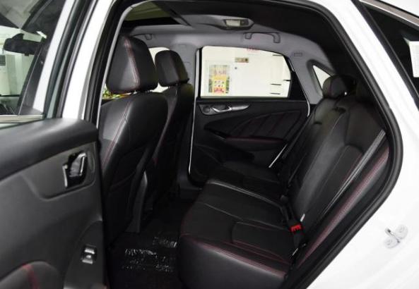 国产奇瑞-艾瑞泽7，大家觉得它怎么样？一起了解一下