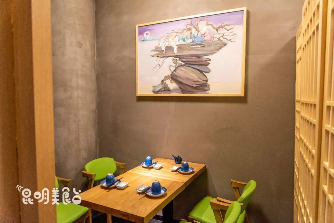 在昆明，第一次见200斤的大鱼，蘸着芥末生吃超爽