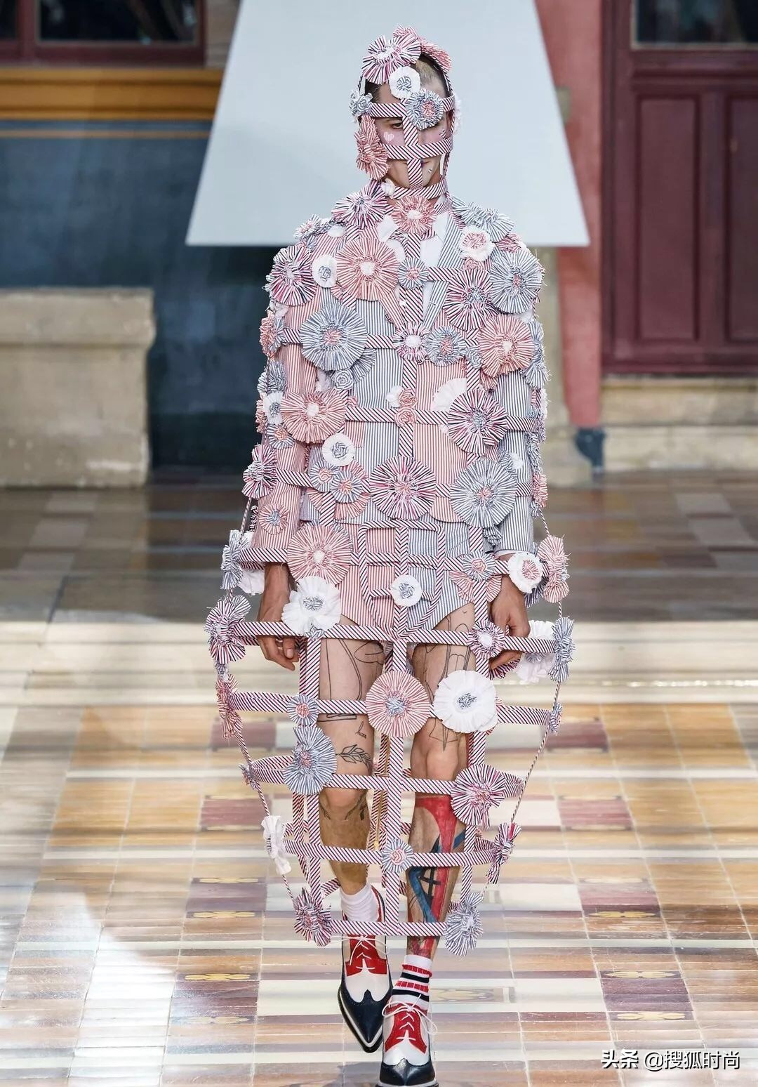 深度｜维密启用变性人，巴塞泳池开放裸泳，无性别时代悄悄来临？