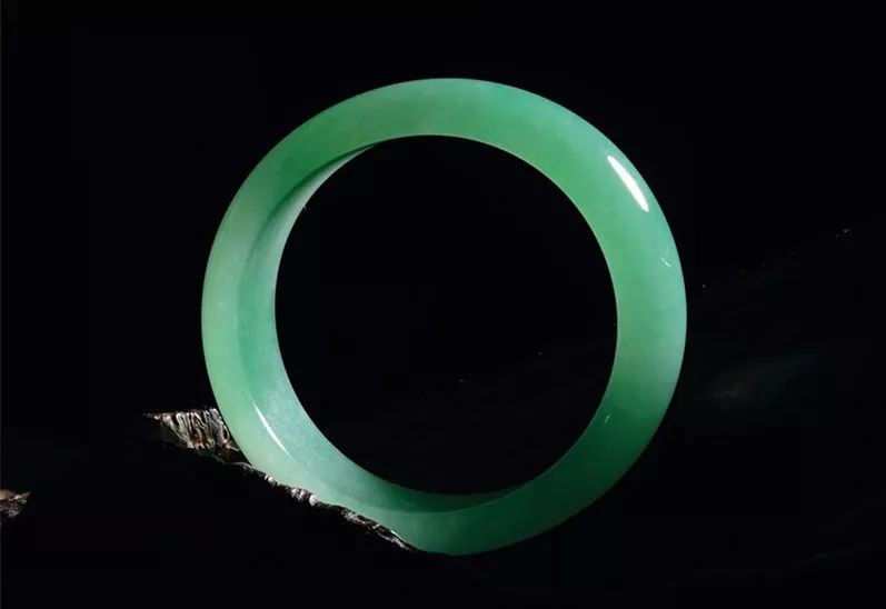 翡翠和朱砂哪个更辟邪,黑曜石和翡翠能一起用吗