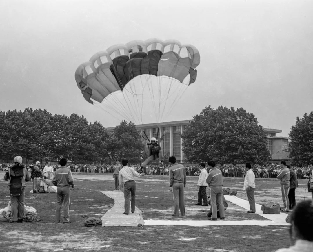 从镇江到镇江市体育中心怎么走,镇江老体育公园