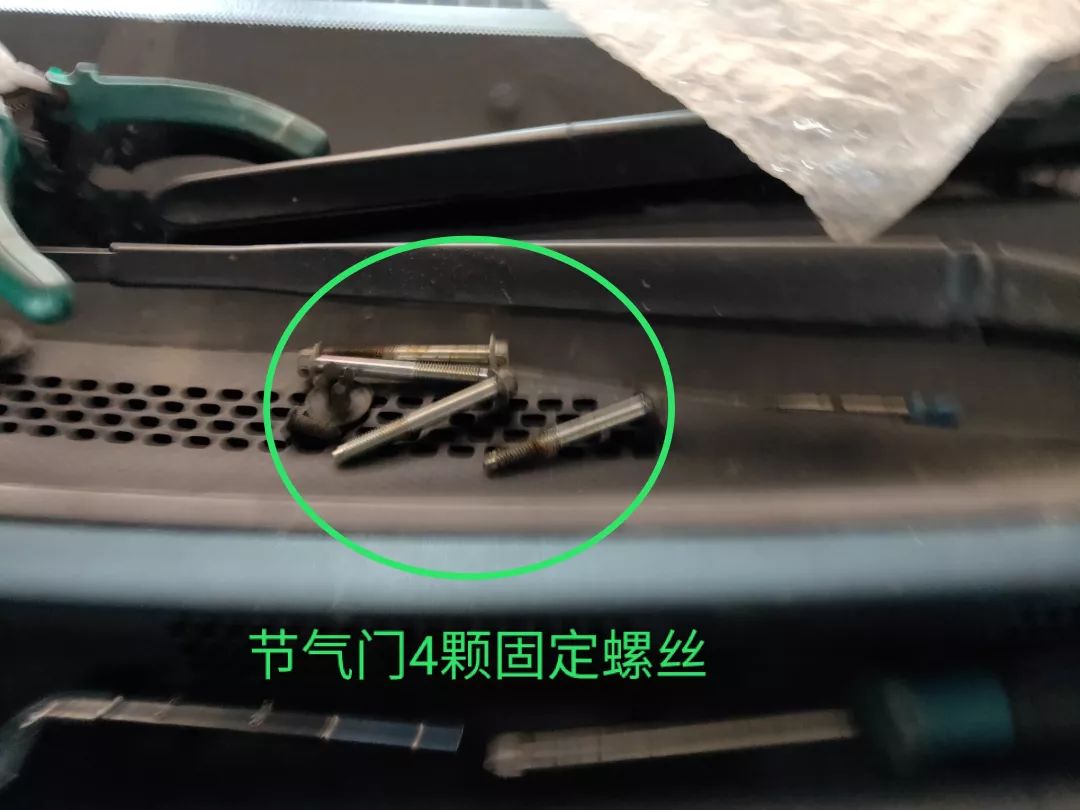 尼桑骐达1.6t更换铱铂金火花塞,日产阳光2011款换火花塞