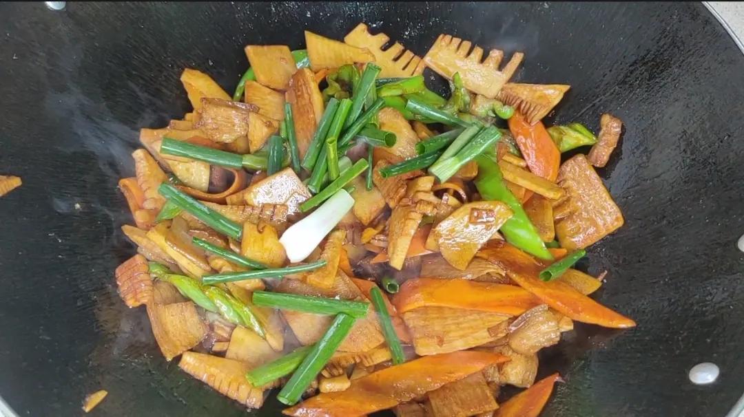 炒春笋苦怎么回事,炒春笋需要焯水几分钟