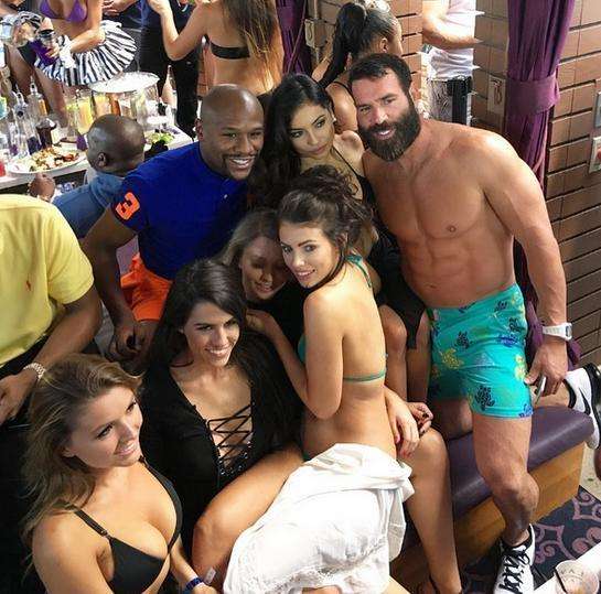 梅威瑟追星C罗疑似带1.2亿钻表,他曾30分钟赚走了20亿人民币!