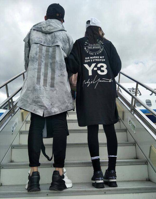 何捷和张馨予拍婚纱照图片,何捷张馨予军装婚纱照甜蜜