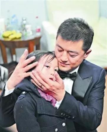 “爸爸好帅！”：最好的教育是你在做，她在看