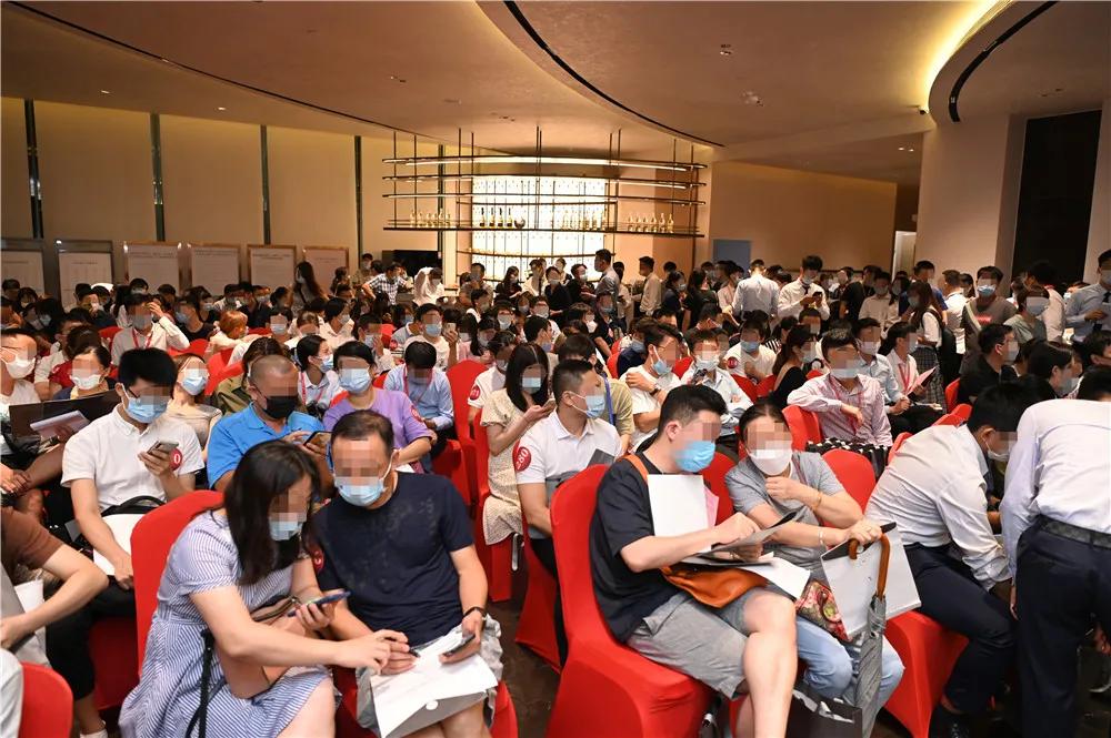 2小时劲销超10亿！大学城这个地标之作，带着绝美江畔来了