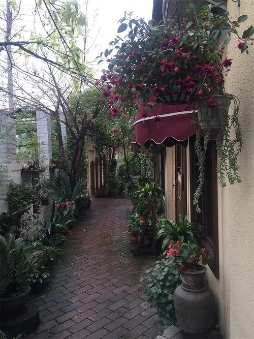 没有咖啡店的城市是没有灵魂的,没有书店的城市没有灵魂