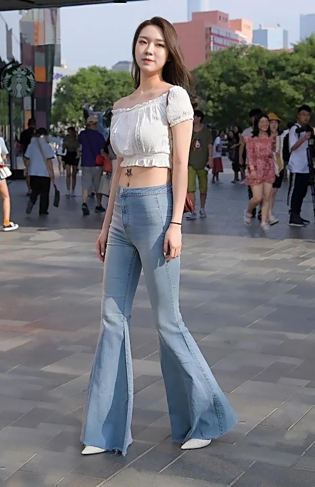穿牛仔裤的小姐姐腰有多细,好身材牛仔裤小姐姐