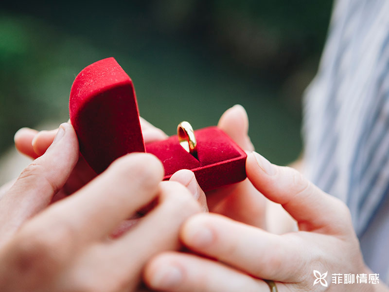 如何处理你的女朋友给另一个男人发短信