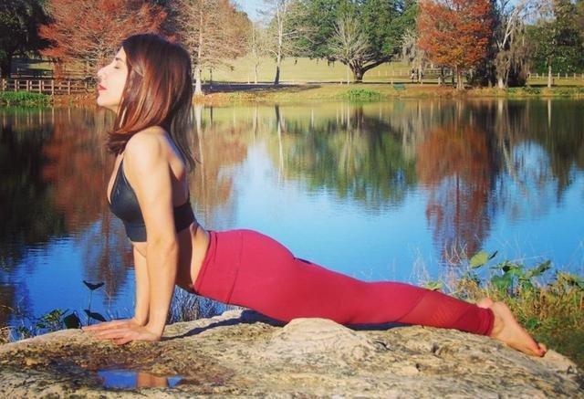 阿斯汤加拜日式瑜伽视频完整版,瑜伽阿斯汤加拜日式完整教程