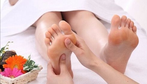 女性手脚冰凉该怎么办,女性手脚冰凉吃中成药