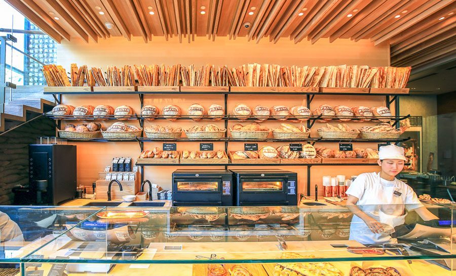 东京｜堪比艺术馆的星巴克臻选®烘培工坊樱花海中品满分咖啡