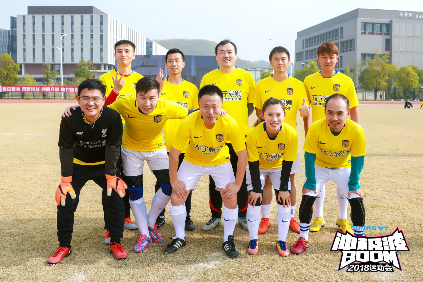 和职业球员一起打球是什么感觉,跟球员踢球