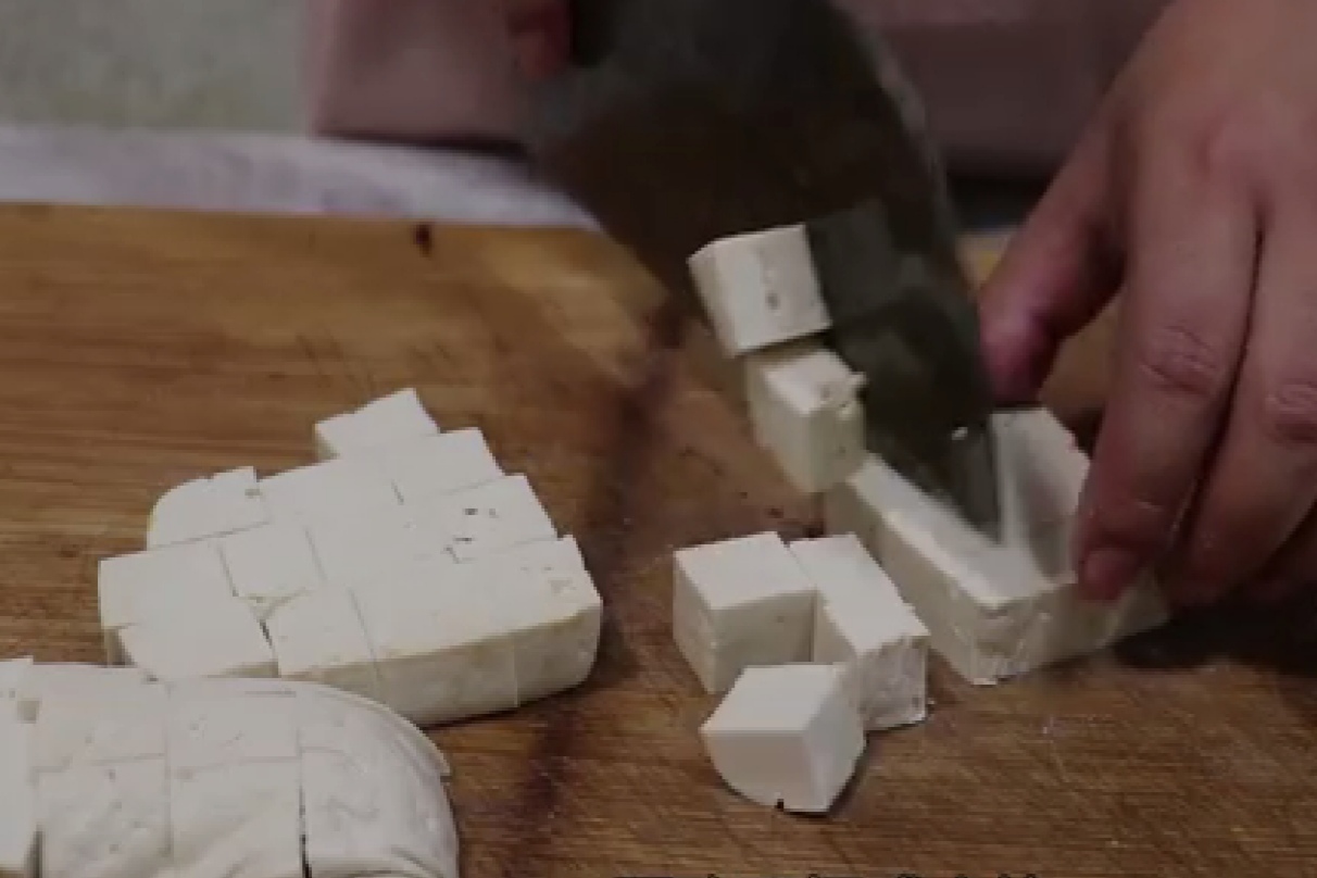 麻婆豆腐这样做好吃到爆,麻婆豆腐最好吃的做法豆腐滑嫩