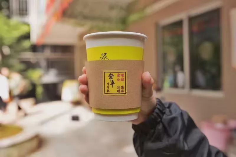 冬日里的温暖传递,冬日的温暖和幸福在彼此间传递