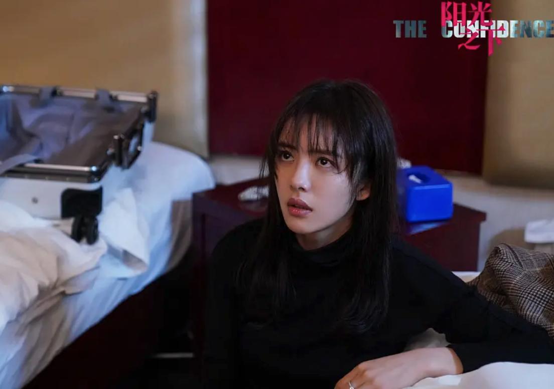 女明星自恋现场视频,女孩因为太自恋发布自拍照