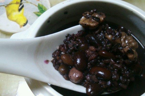 出现大量白发是不是肾出问题了,肾的原因导致白发能恢复吗