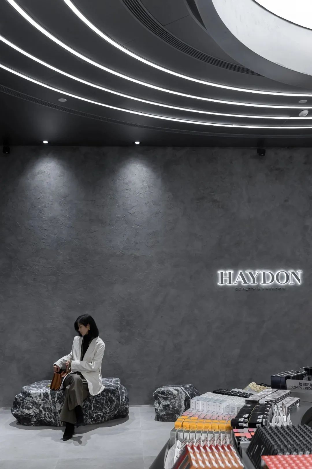 广州、武汉惊现“黑洞”，被“吸”进的消费者几乎没人空手而出