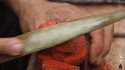 中国老爷爷给孙子做的神奇玩具,老外看中国爷爷给孙子做玩具