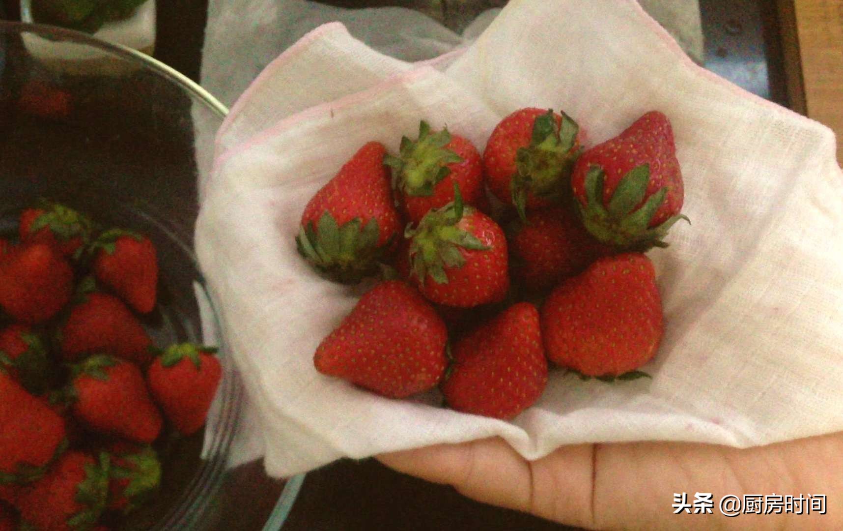 又好吃又简单的草莓酱,酸酸甜甜的草莓酱味道超赞的