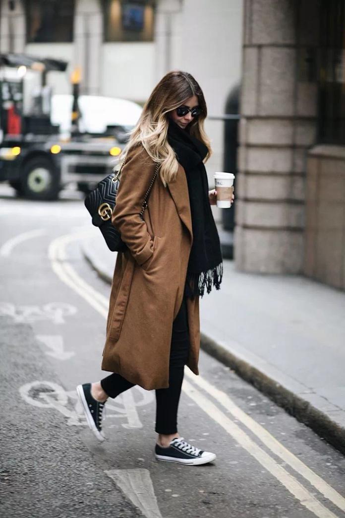 大衣围巾女冬季高级感系法,喜欢穿大衣的女孩子是什么风格