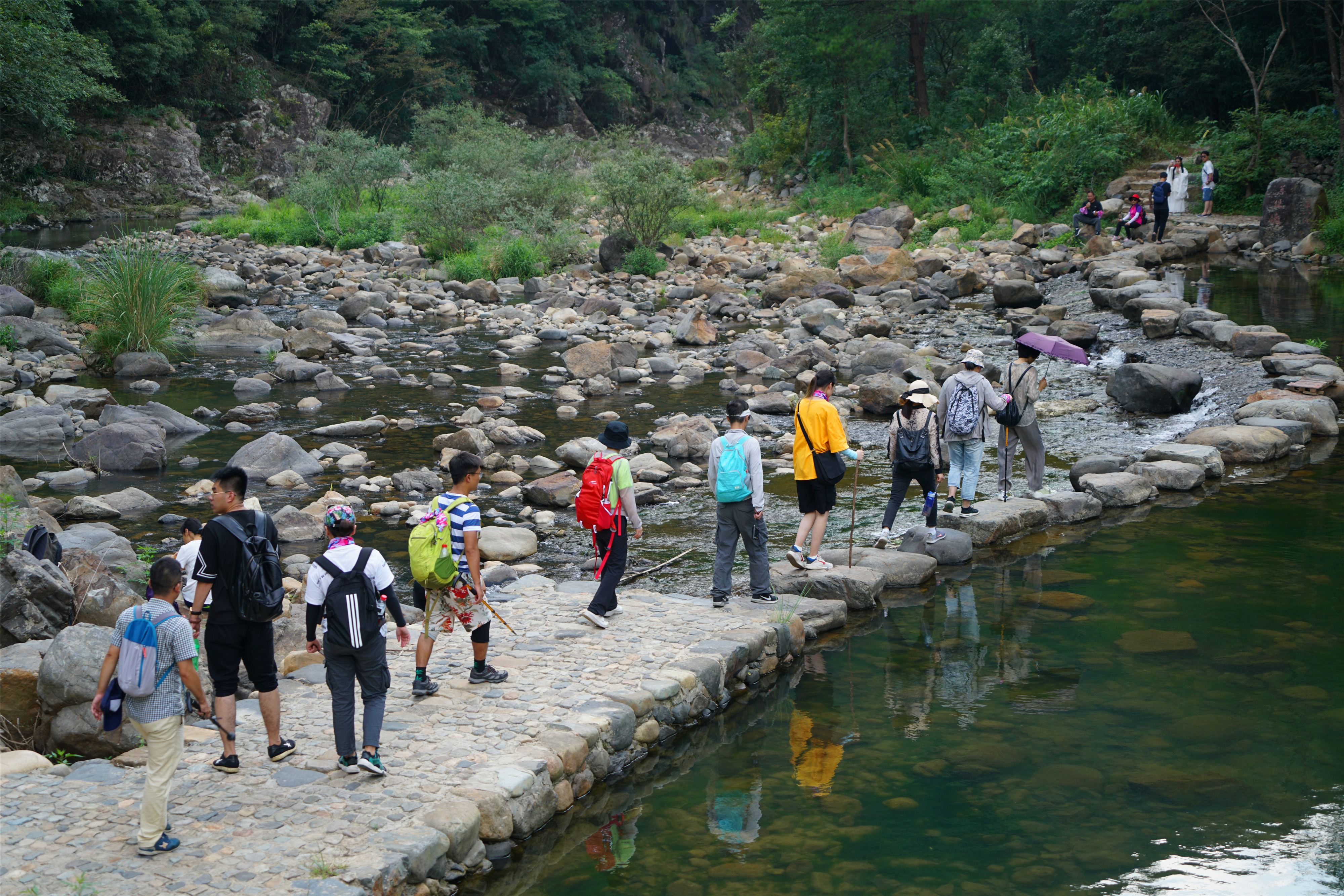 新昌这条溪，近来大火，古时是*私走**食盐秘密通道之一，人称十八渡