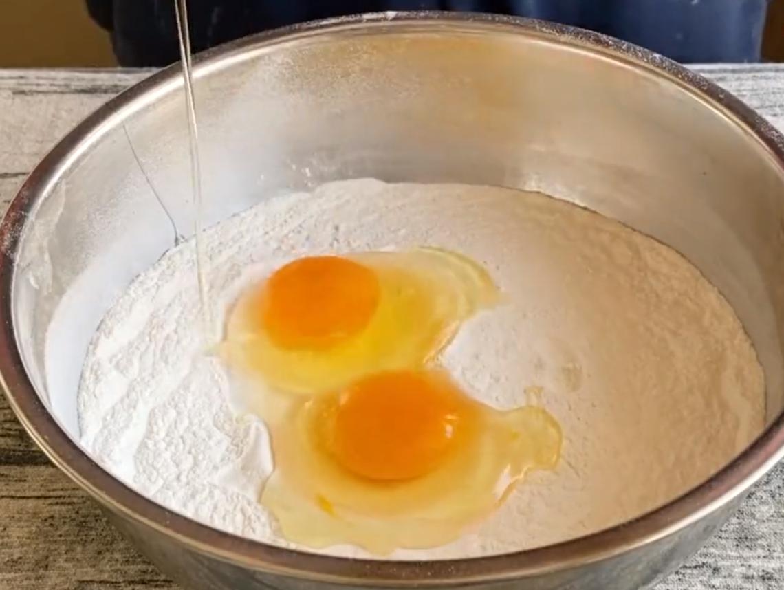 小油条香酥蓬松的做法不加鸡蛋,奶香鸡蛋小油条